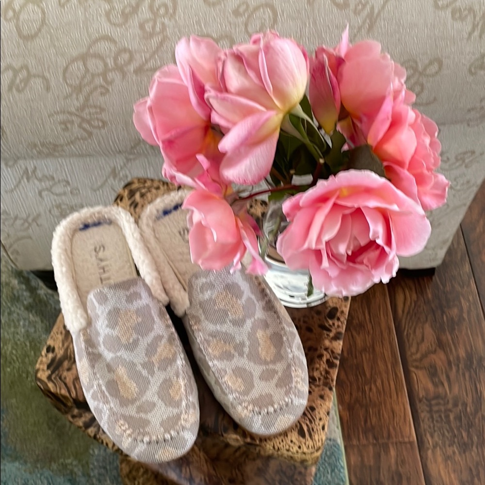 Rothy’s Stylish Women's Leopard Print Slippers